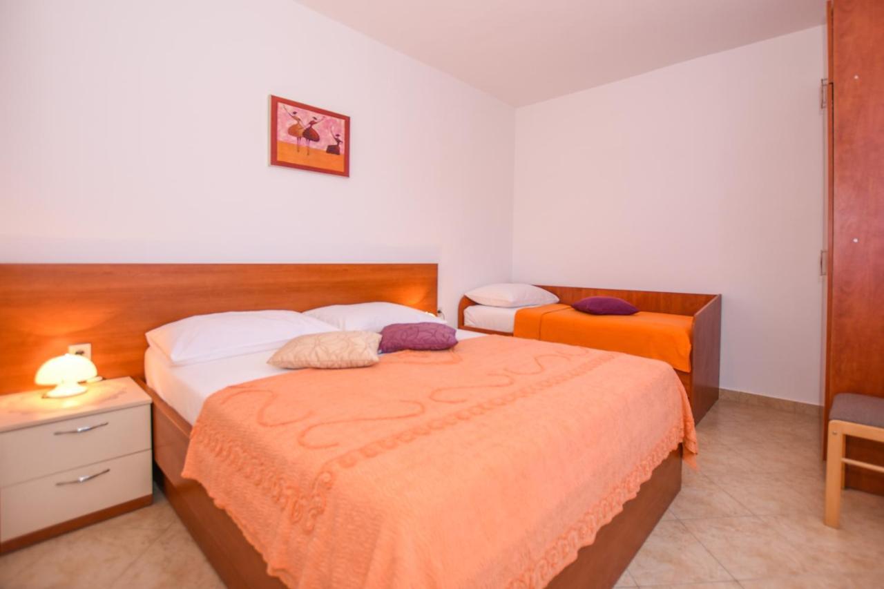 Apartmani Marija Ljubica Pag Town Buitenkant foto
