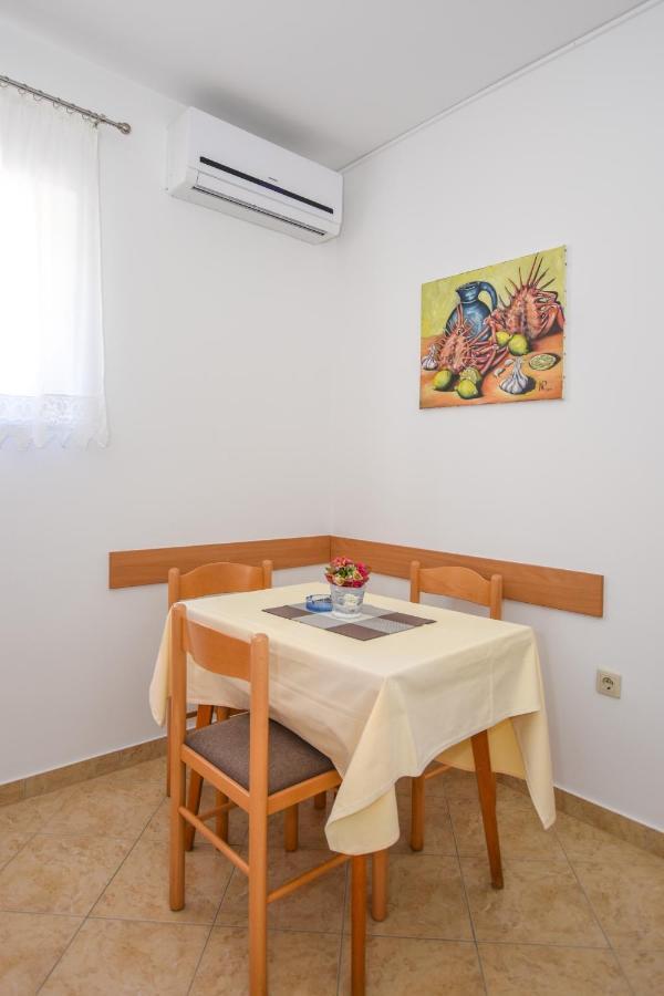Apartmani Marija Ljubica Pag Town Buitenkant foto