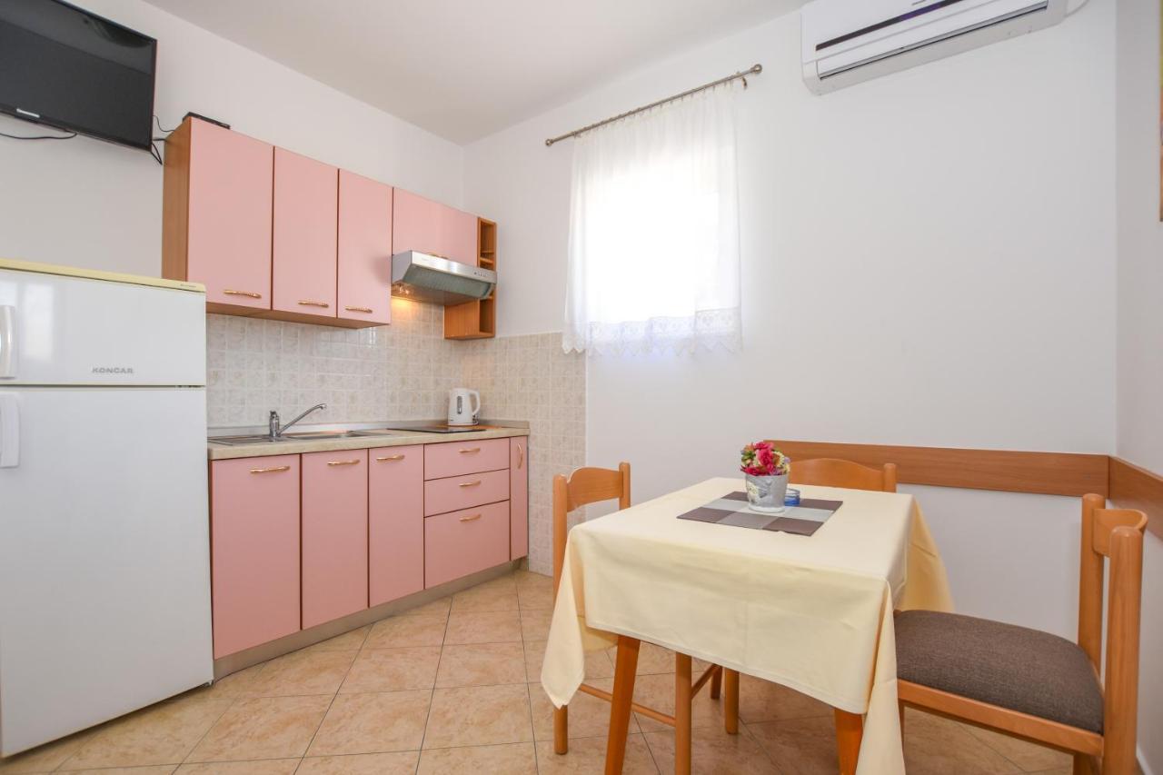 Apartmani Marija Ljubica Pag Town Buitenkant foto