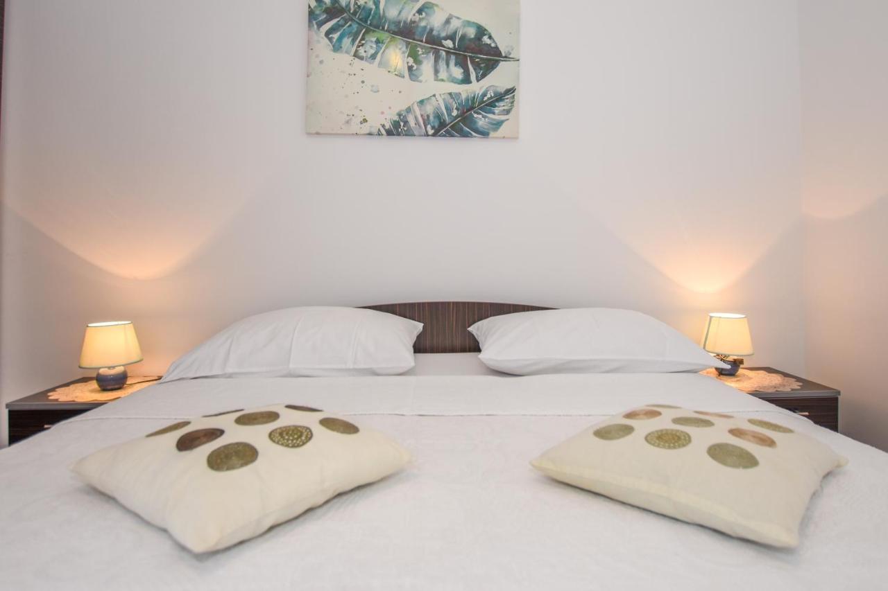 Apartmani Marija Ljubica Pag Town Buitenkant foto