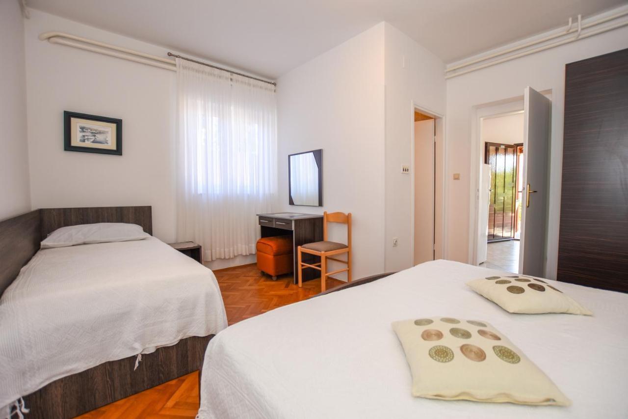 Apartmani Marija Ljubica Pag Town Buitenkant foto